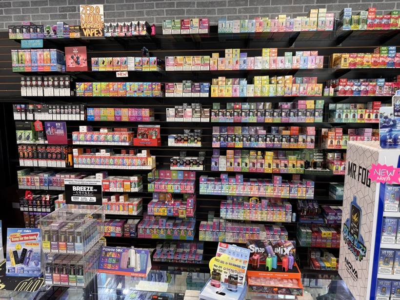 Zero-nicotine disposable vape display